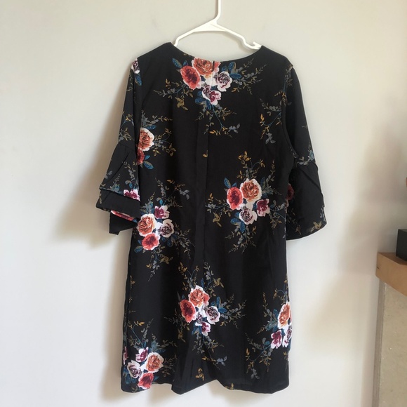 NWT BELONGSCI Women's Floral Shift Mini Dress - Picture 5 of 5